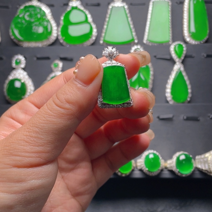 翡翠颈饰未镶嵌翡翠吊坠