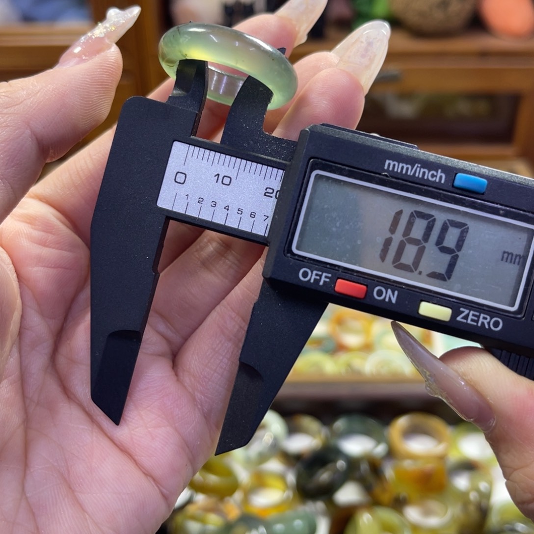 蛇纹石玉未镶嵌手镯106