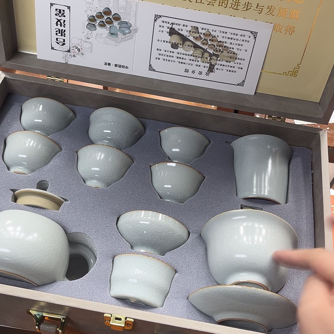 孤品茶具套装等。            