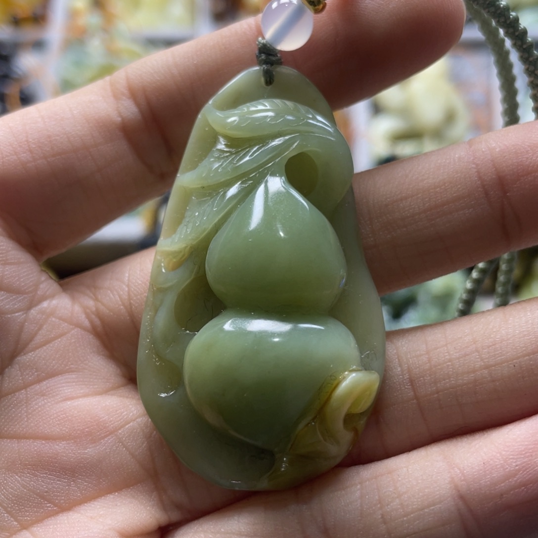 蛇纹石玉颈饰未镶嵌