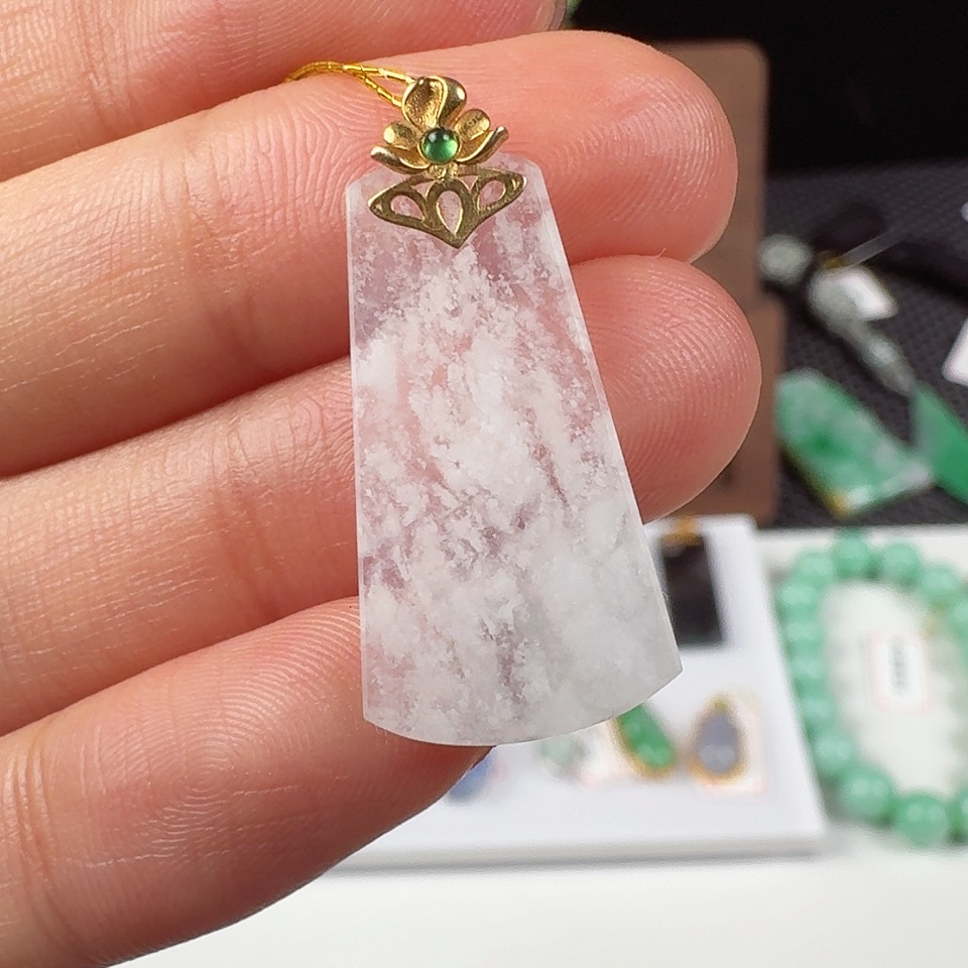 翡翠18K金镶嵌颈饰