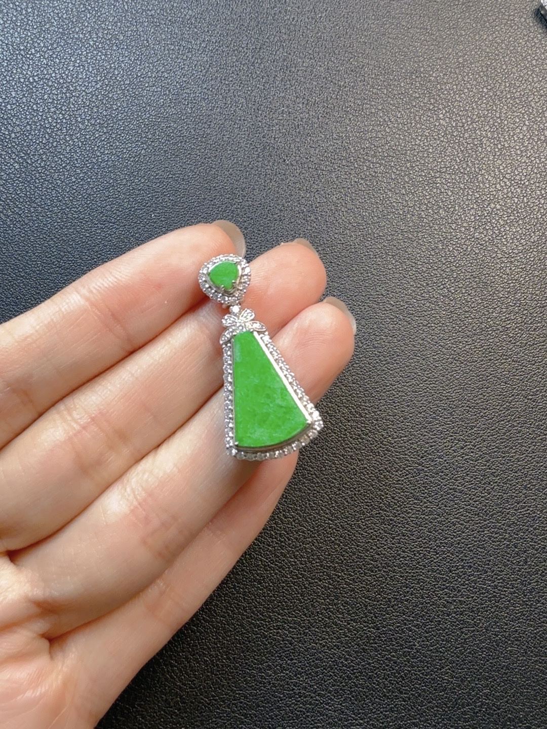 天然A货缅甸翡翠辣阳绿无事牌吊坠