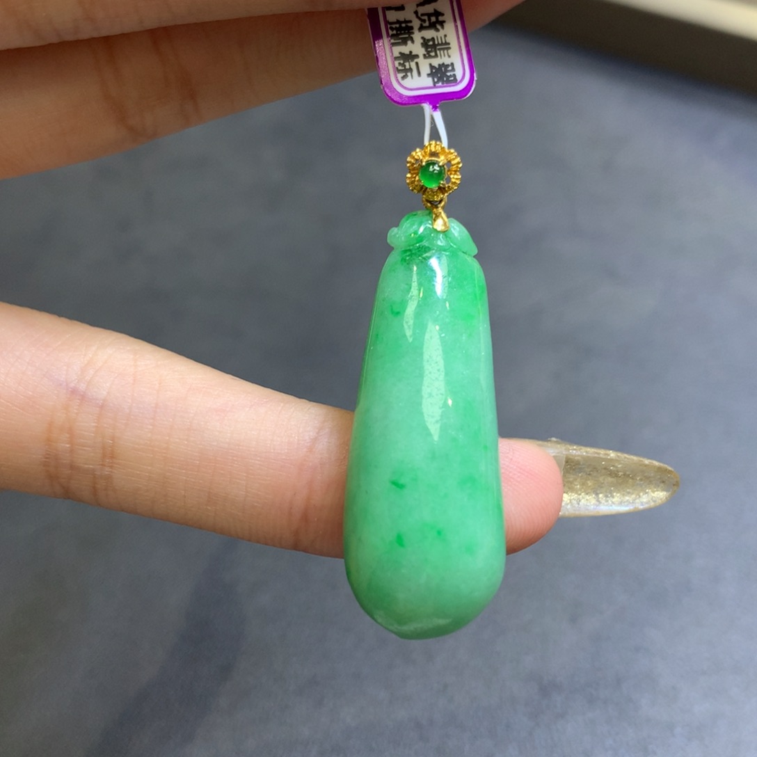 翡翠18K金镶嵌颈饰翡翠