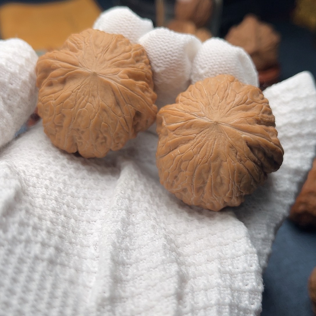 L***e文玩核桃吊坠铁锤40尺1407