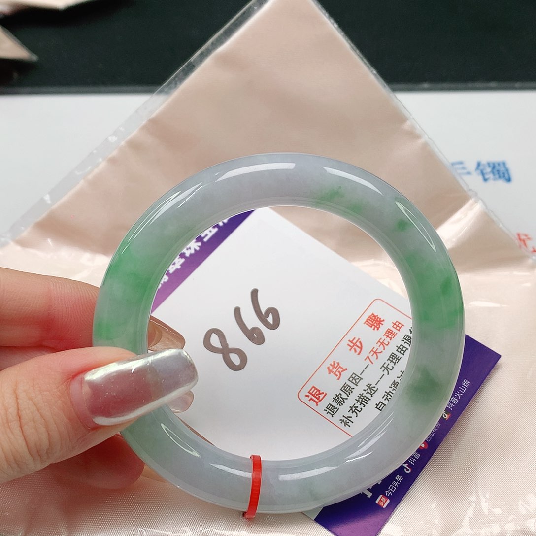 翡翠手镯（圆镯）未镶嵌翡翠手镯