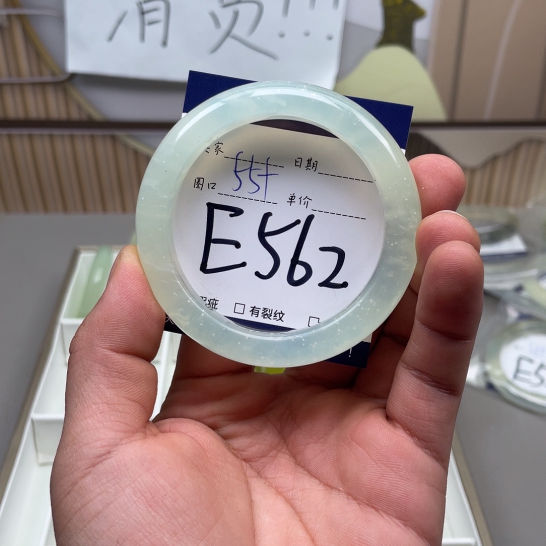 岫玉手镯手镯未镶嵌