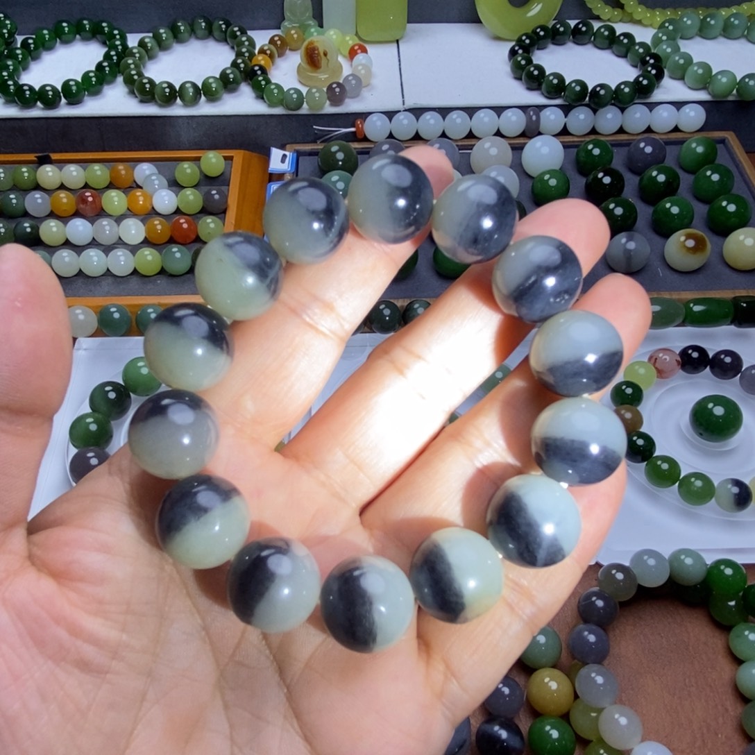 E***4和田玉未镶嵌手链