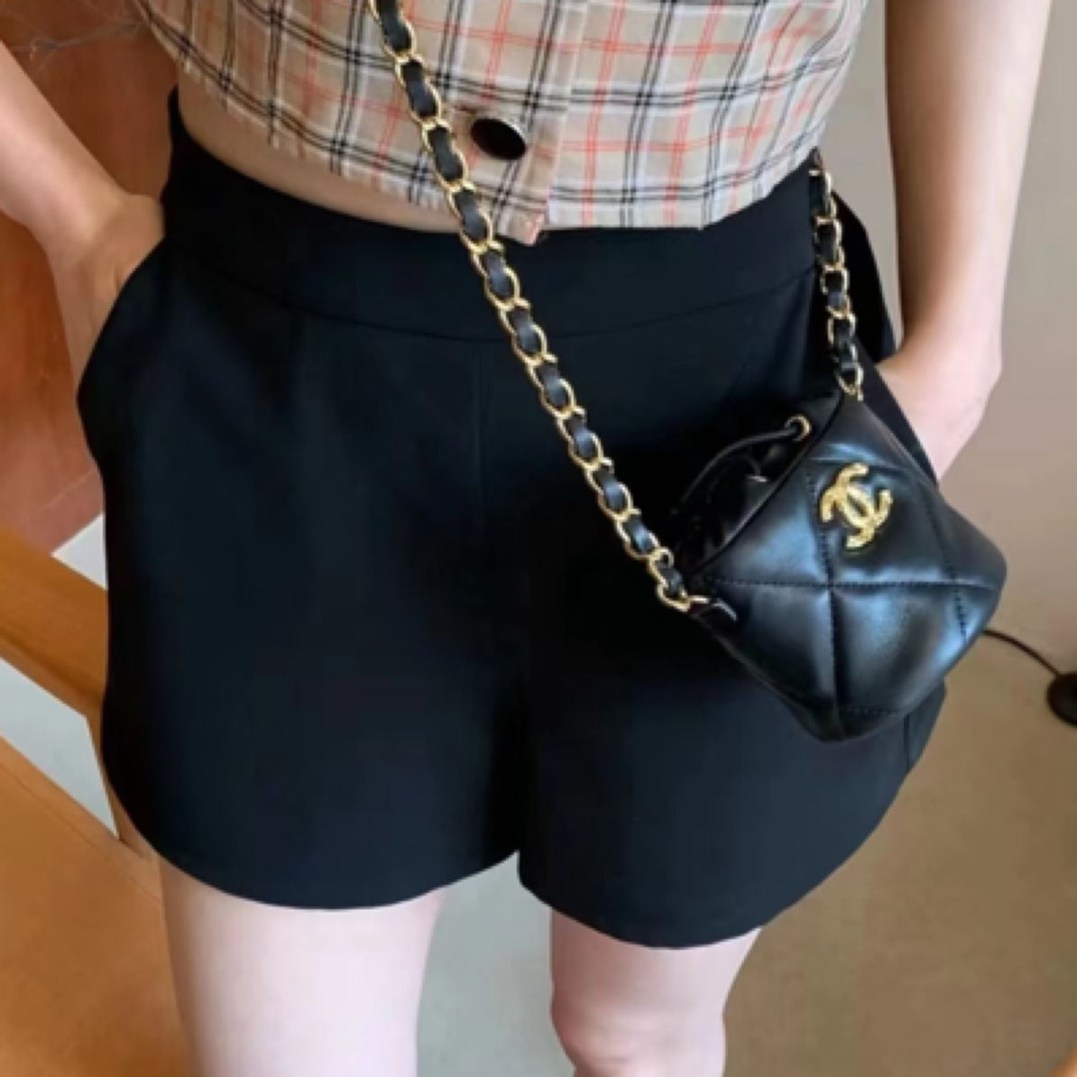 95新 Chanel/香奈儿 21Bmini小水桶黑色羊皮单肩包 31开 35735