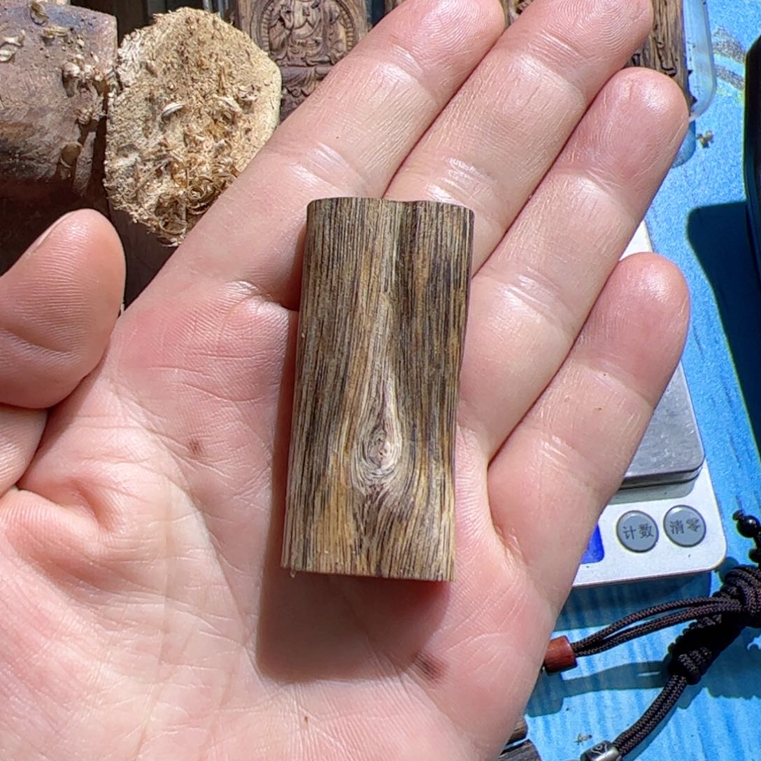 沉香吊坠白棋素牌6.2克