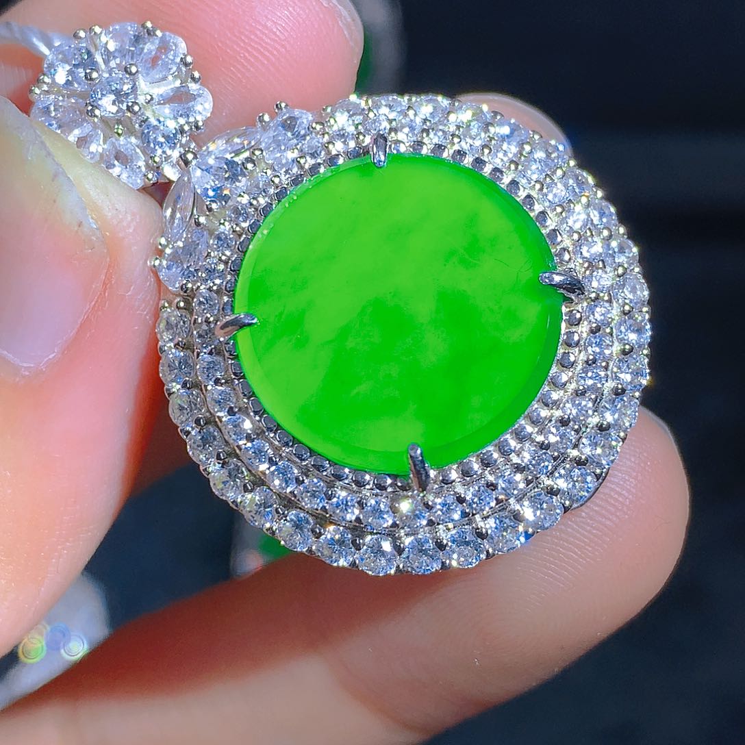 翡翠颈饰银S925镶嵌吊坠