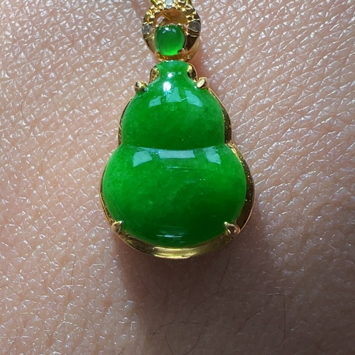 翡翠挂件18K金镶嵌翡翠