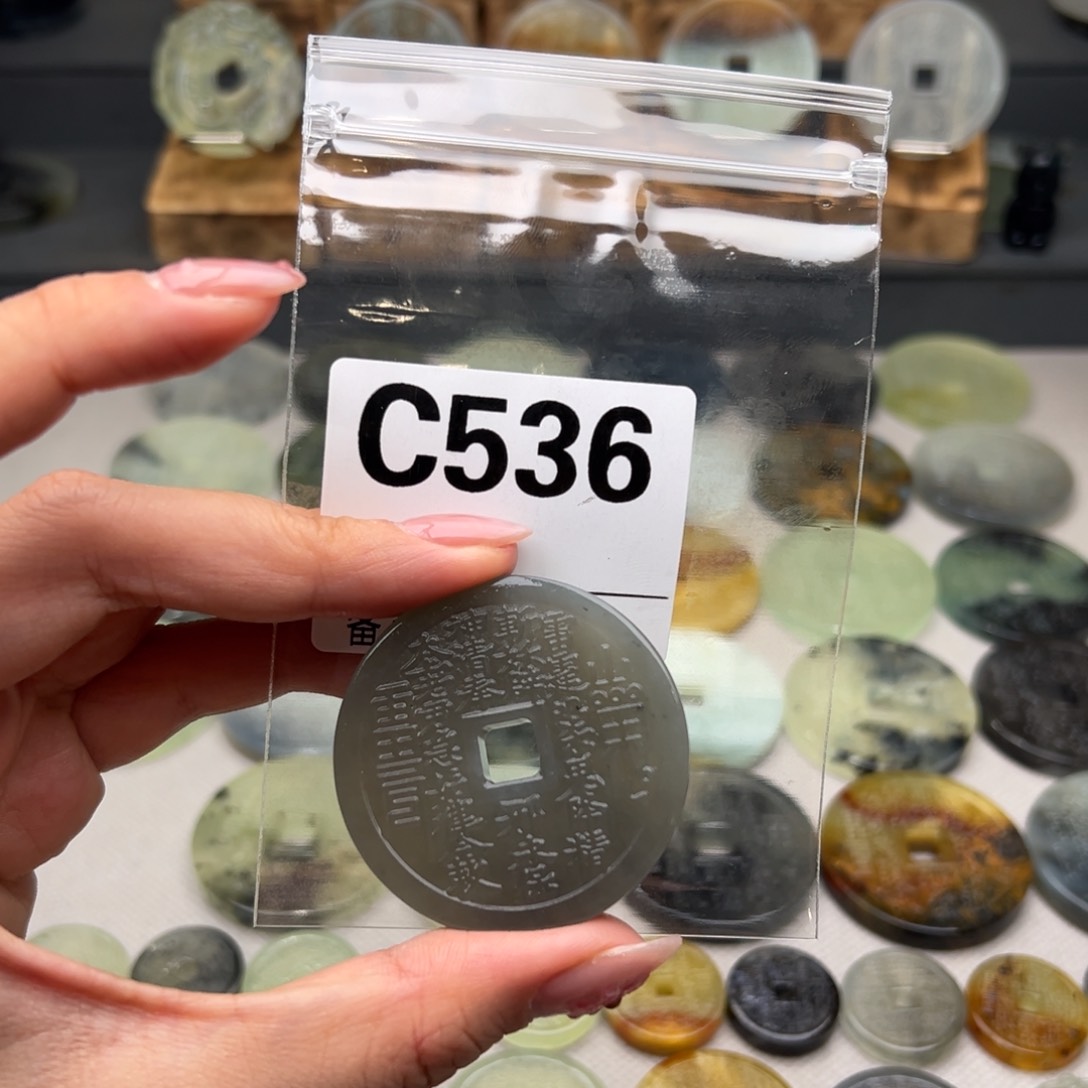 蛇纹石玉颈饰未镶嵌别**哥