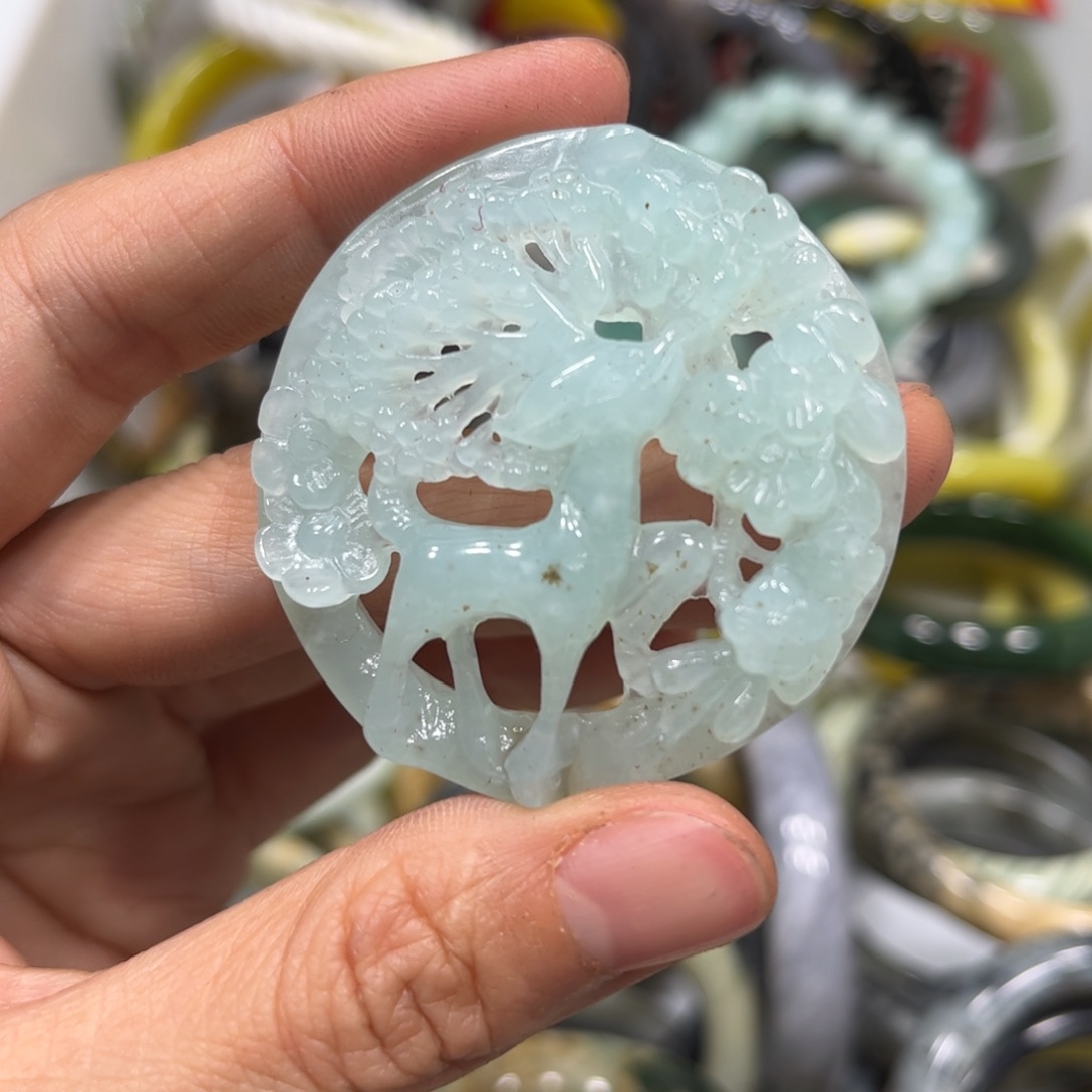 蛇纹石玉颈饰未镶嵌