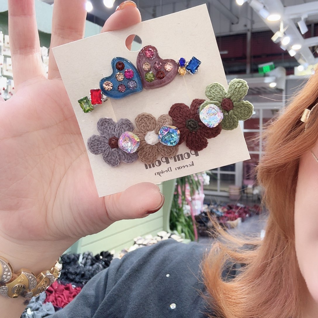 布艺非金属钻心花朵压夹1665