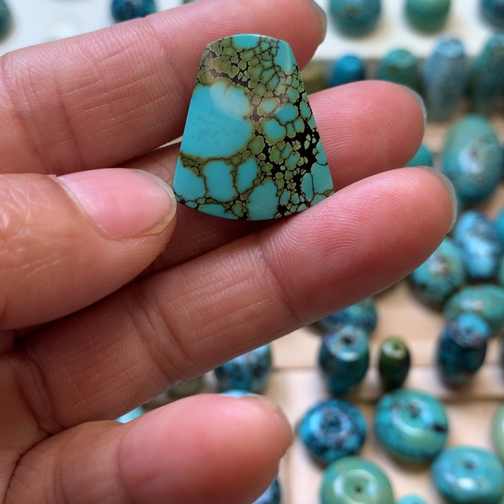 绿松石未镶嵌珠宝奇石