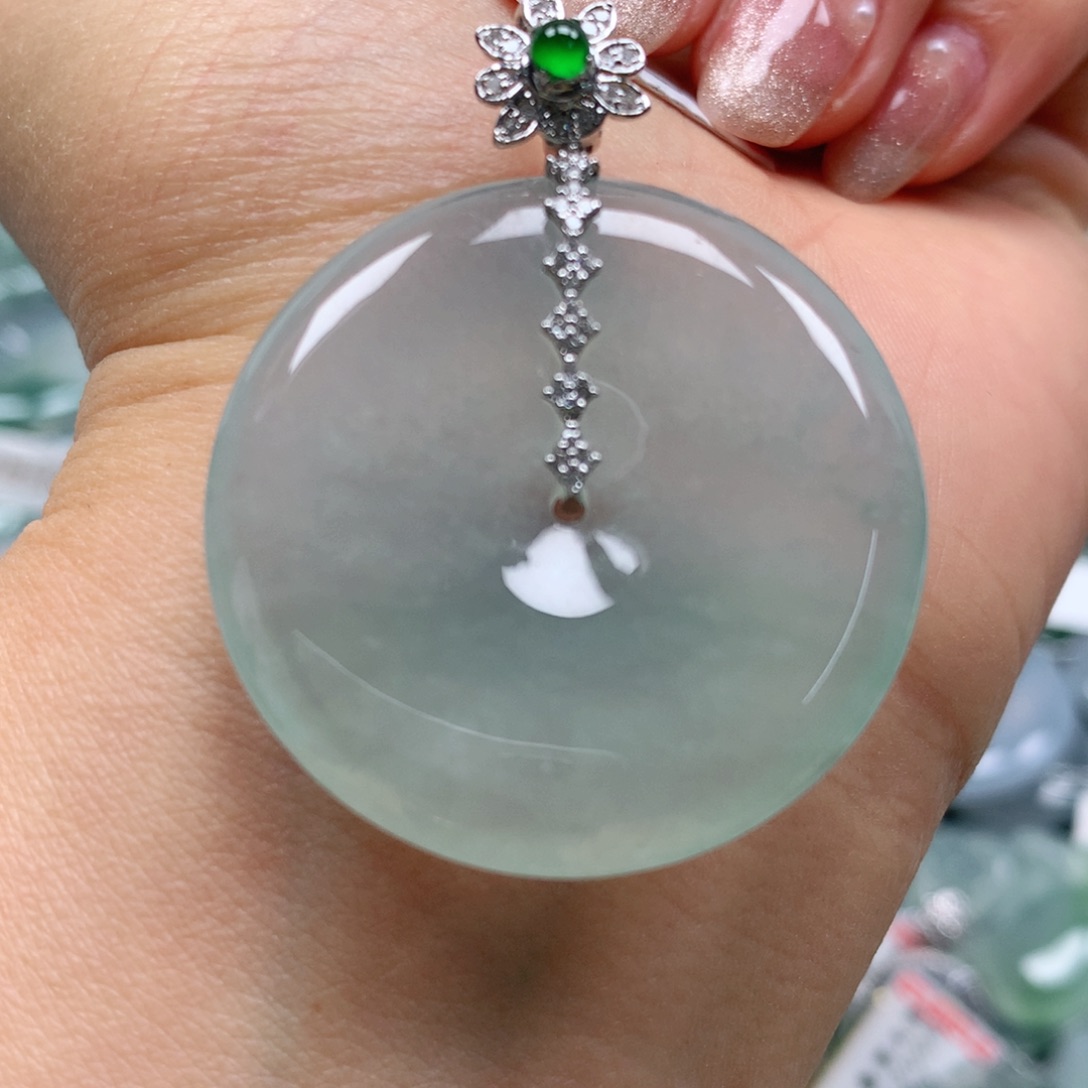 翡翠颈饰18K金镶嵌天然翡翠