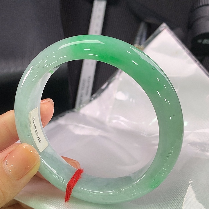 翡翠未镶嵌手镯正圈58