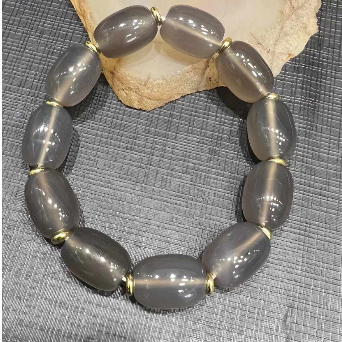 S1919【盛年珠宝】极昼黑夜之冰玛瑙桶珠手串-卡13x17-多样性发一件