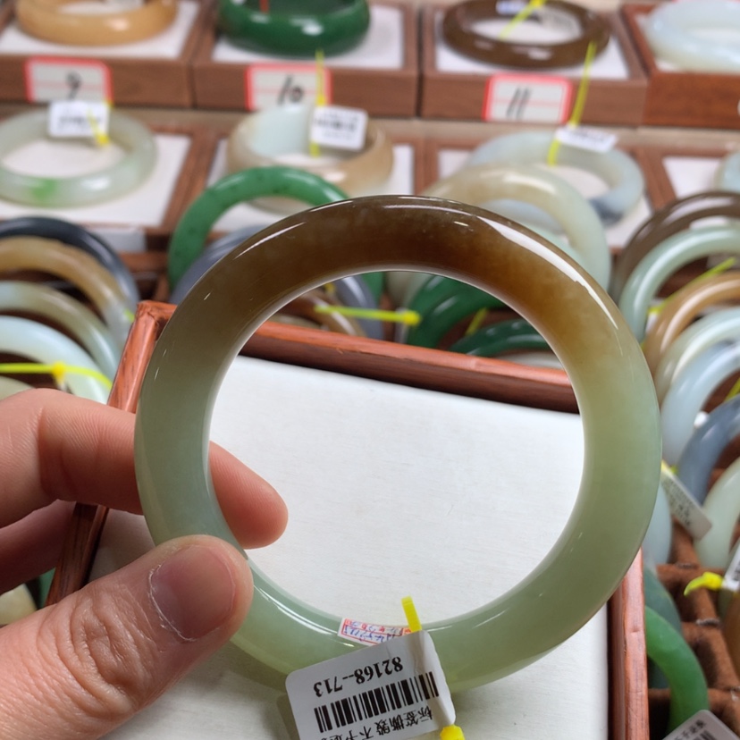 【闪购商品】和田玉手镯未镶嵌60