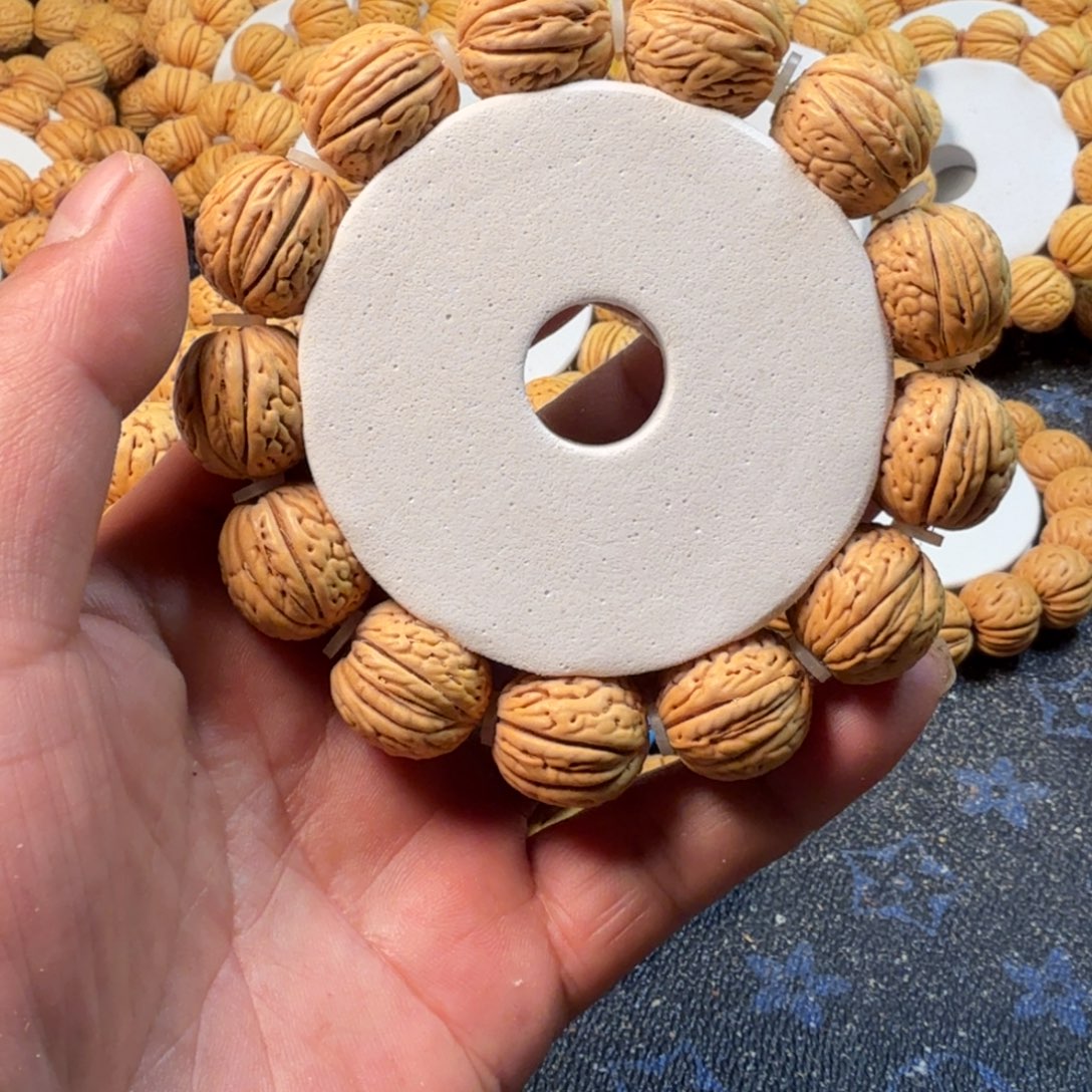 吊坠桃核蚂蚁柳叶