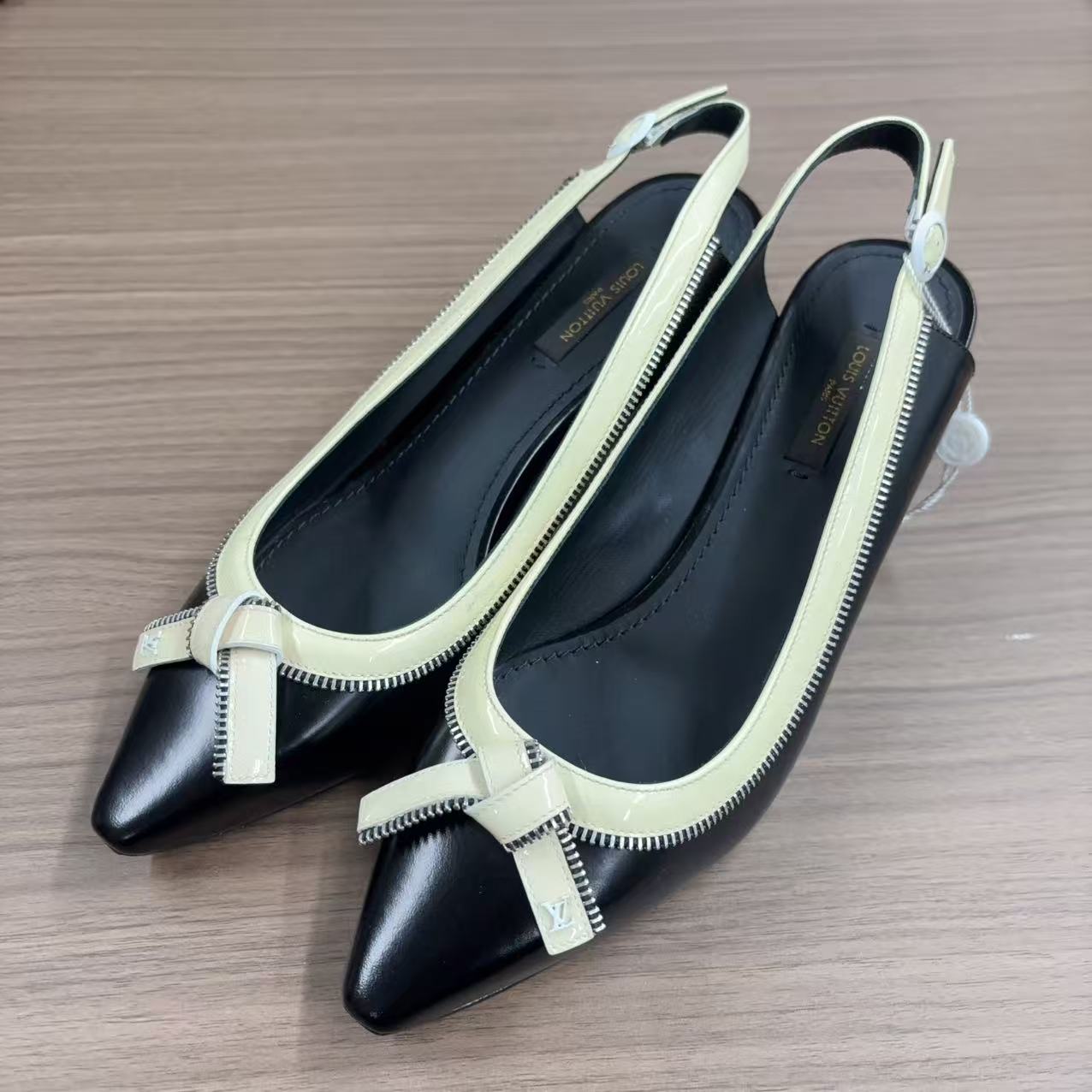 95新 LouisVuitton/路易威登 牛皮凉鞋38码拼色/251217LYPYG06