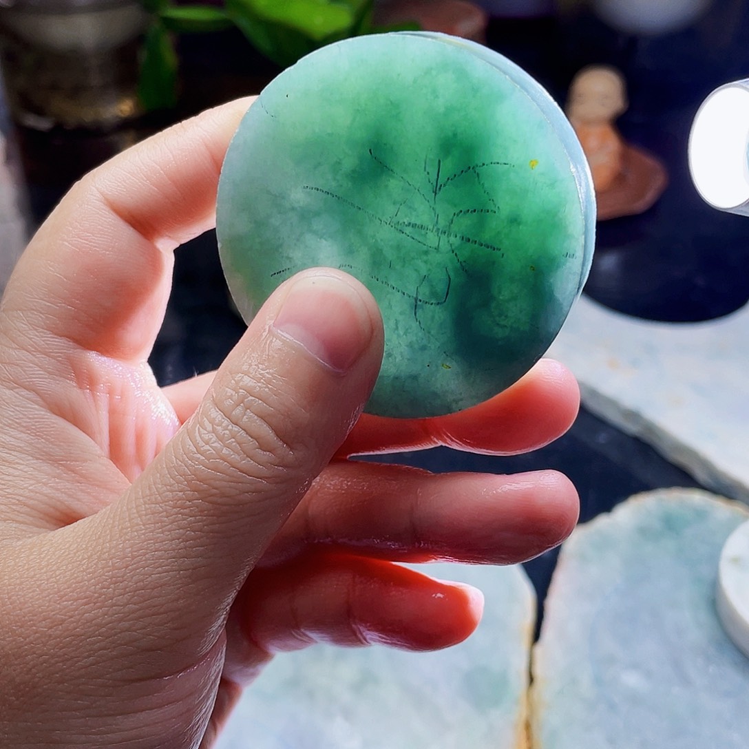 翡翠未镶嵌颈饰毛料40