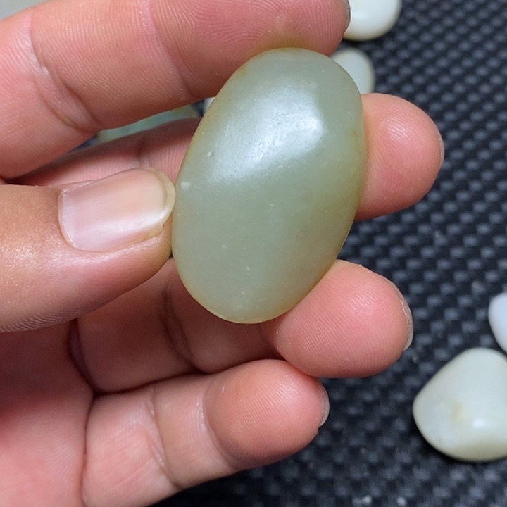 和田玉未镶嵌把件