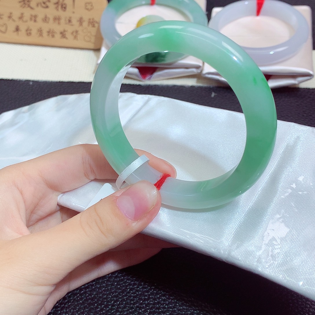 翡翠未镶嵌手镯8007