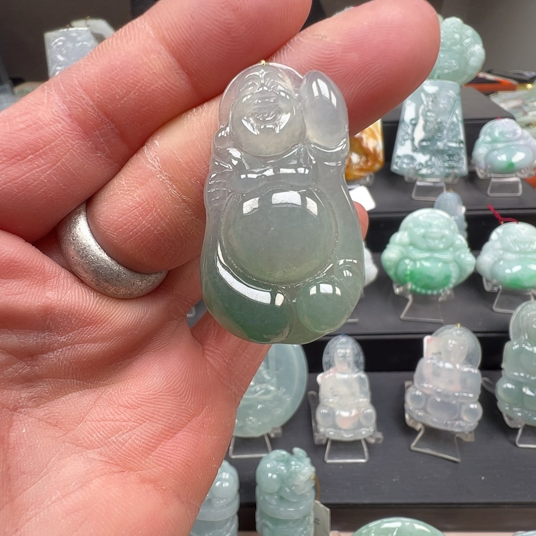 翡翠未镶嵌颈饰佛