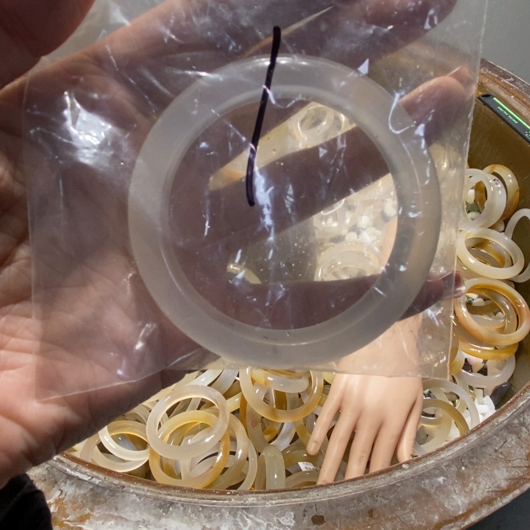 宸***妈玛瑙/玉髓未镶嵌手镯1号