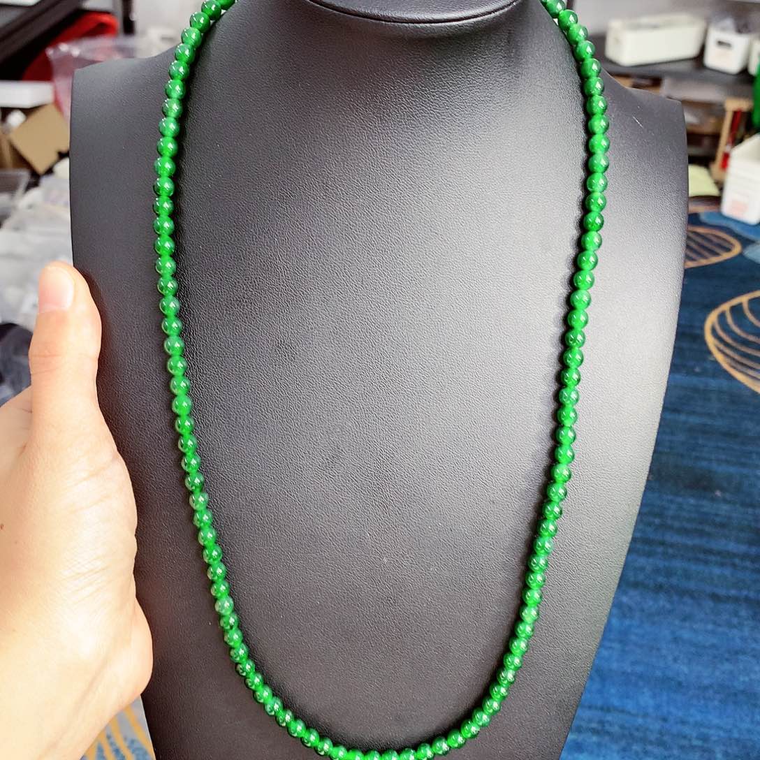 翡翠手链未镶嵌ʚ****翡翠项链卡6.0约长64冰辣阳A货