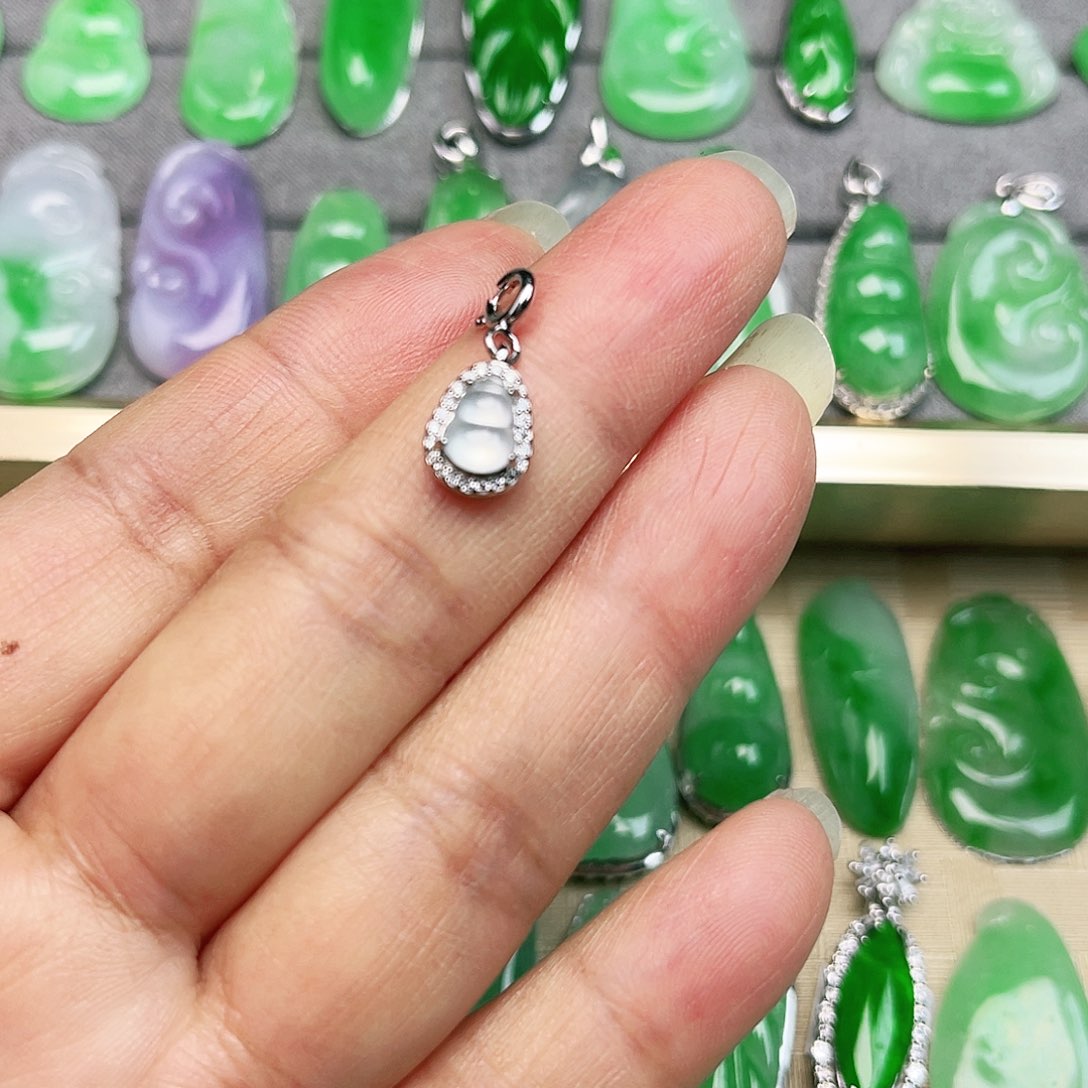 翡翠颈饰未镶嵌裸石