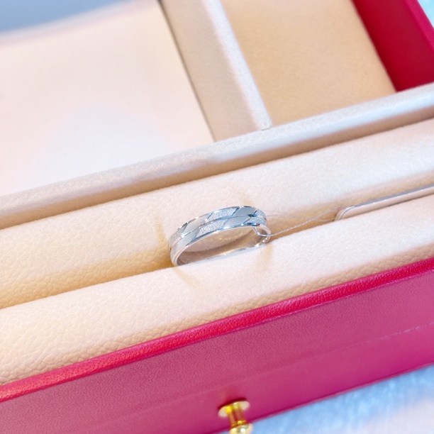 铂金Pt950交织幻影情侣戒指固口时尚