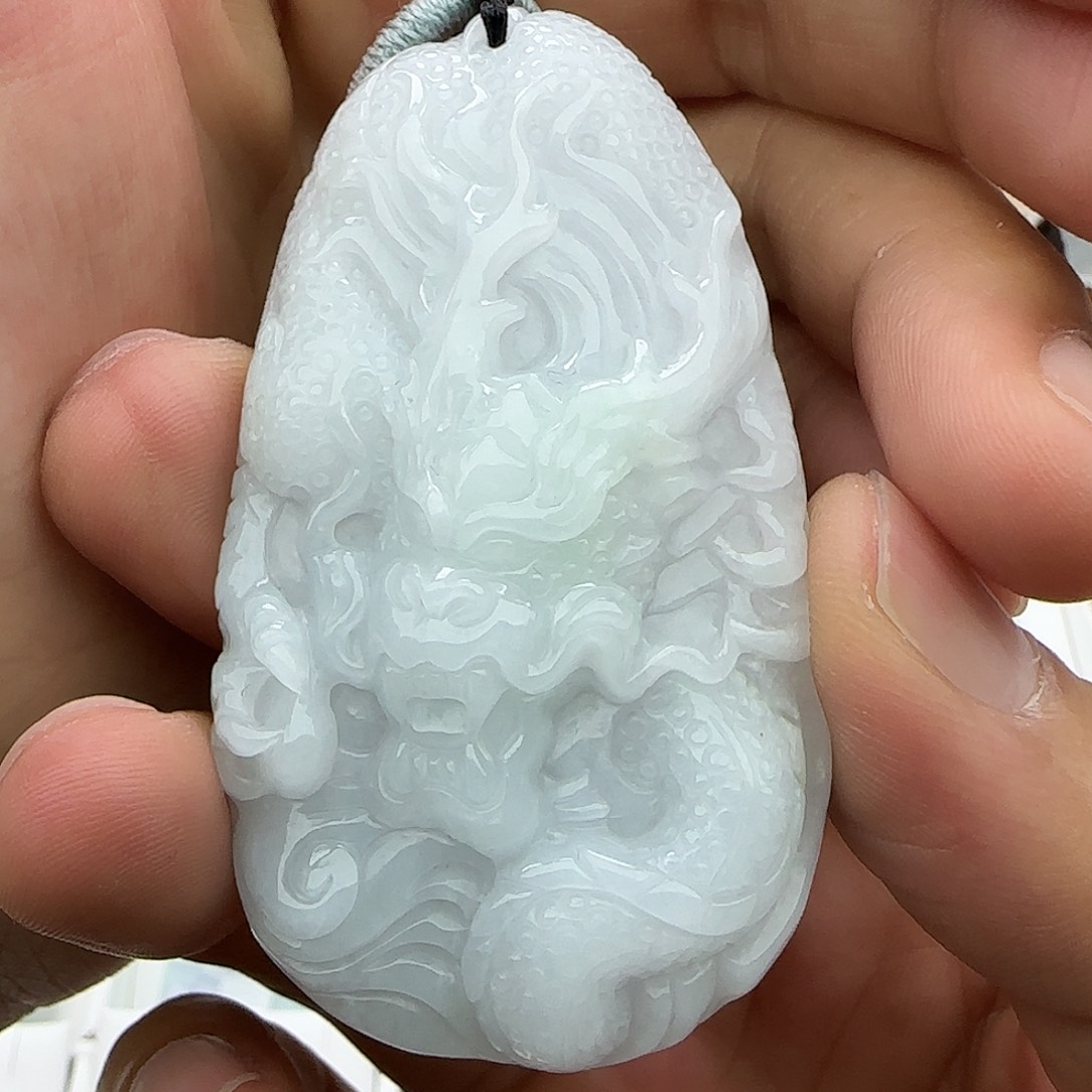 翡翠未镶嵌颈饰止**心翡翠