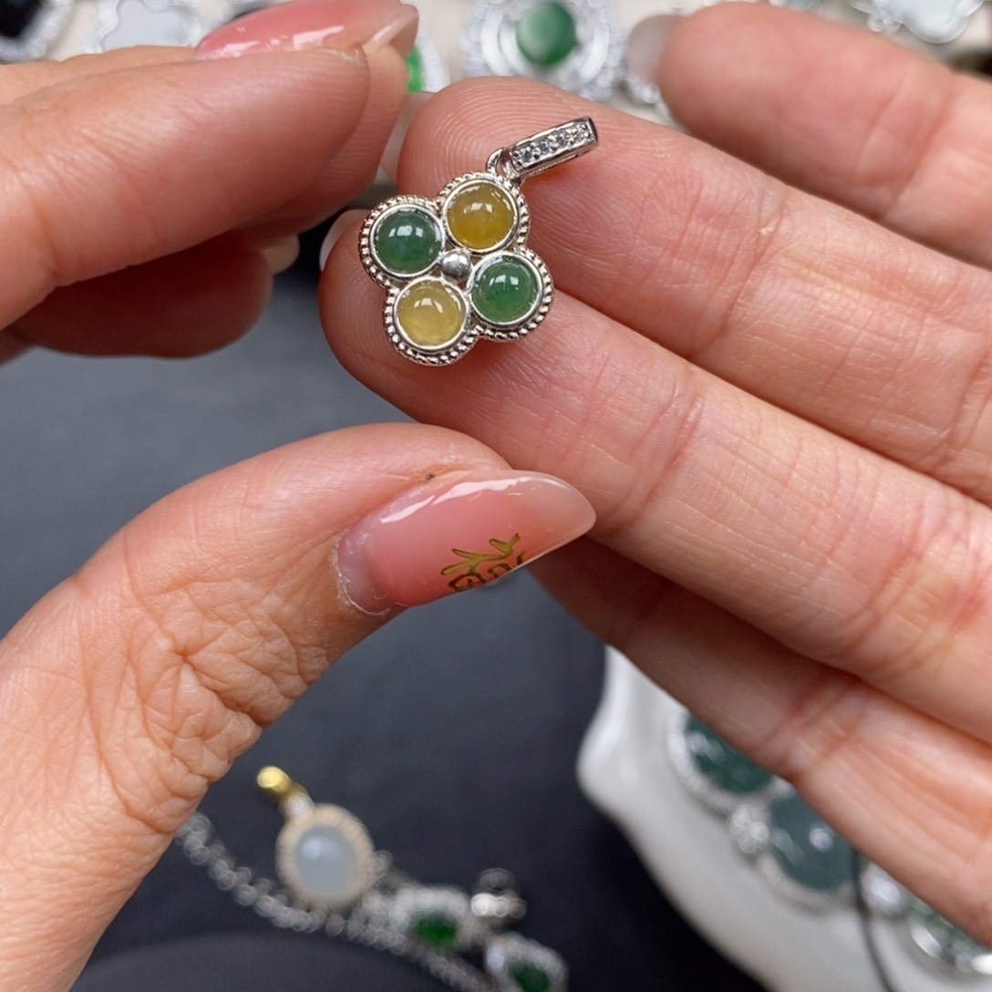 翡翠颈饰未镶嵌翡翠