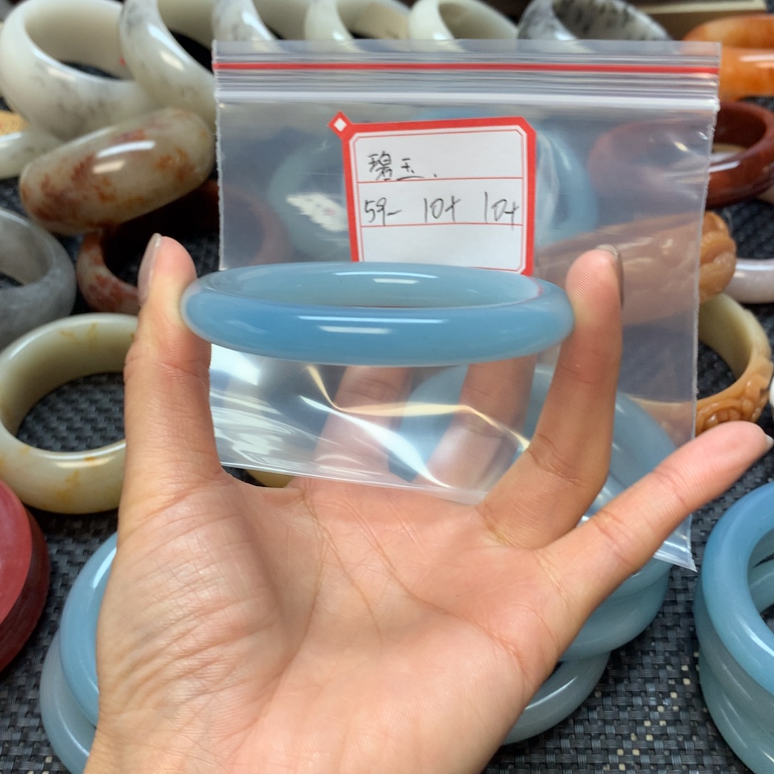 碧***玉石英岩玉未镶嵌手镯