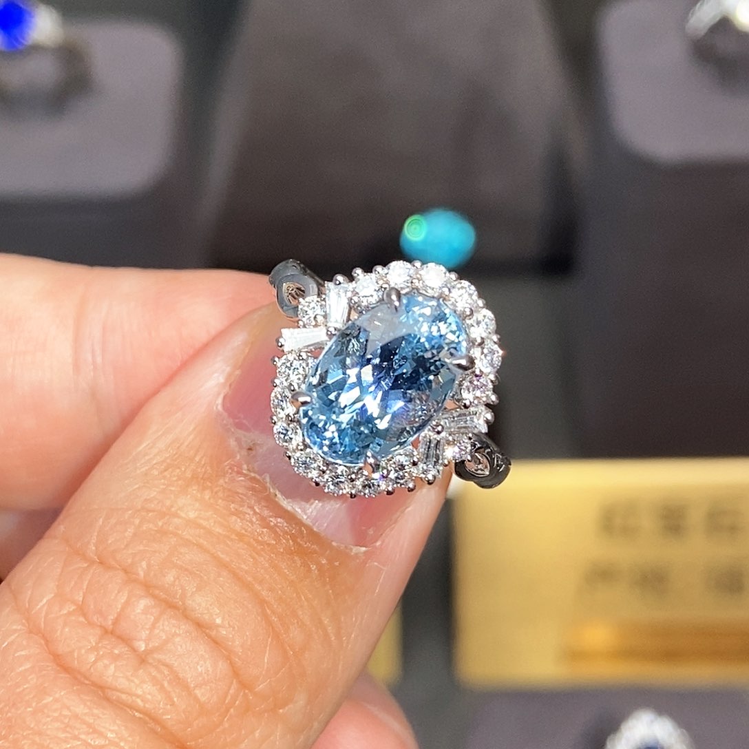 海蓝宝石戒圈18K金镶嵌3.05克拉