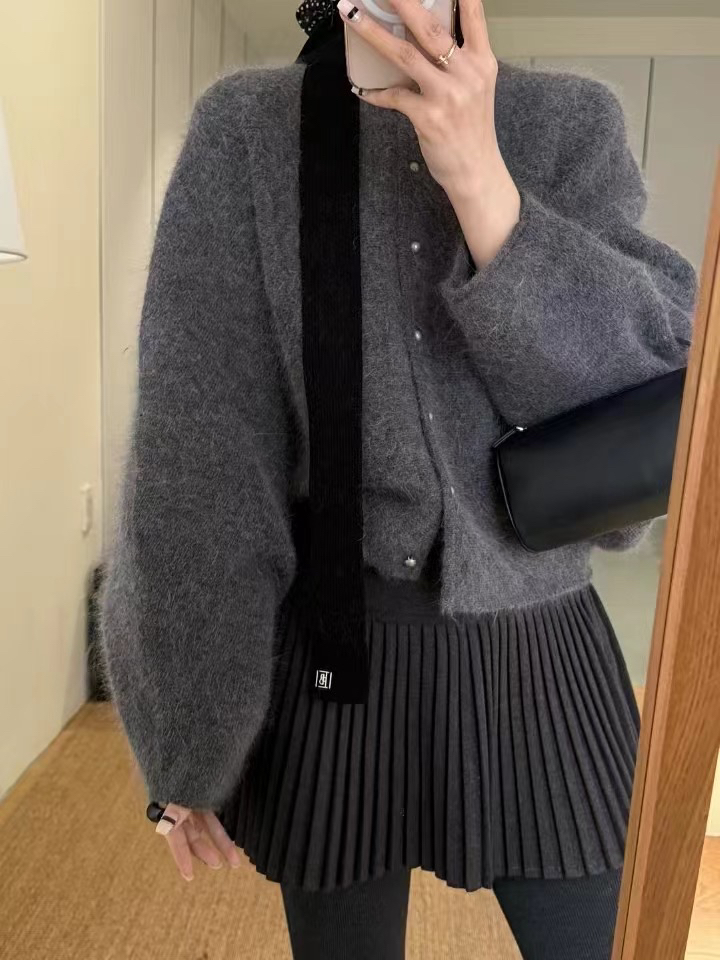 【俪宝】千金小姐圆领蝙蝠袖韩版宽松冬季秋冬网红毛衣开衫纯色