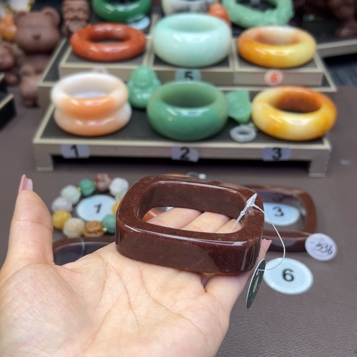 未镶嵌手镯石英岩玉A****