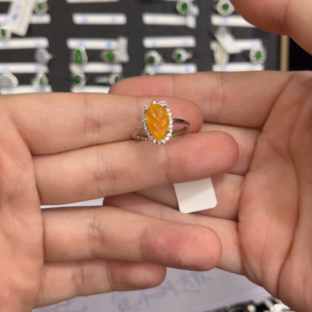 翡翠戒指银S925镶嵌翡翠戒指