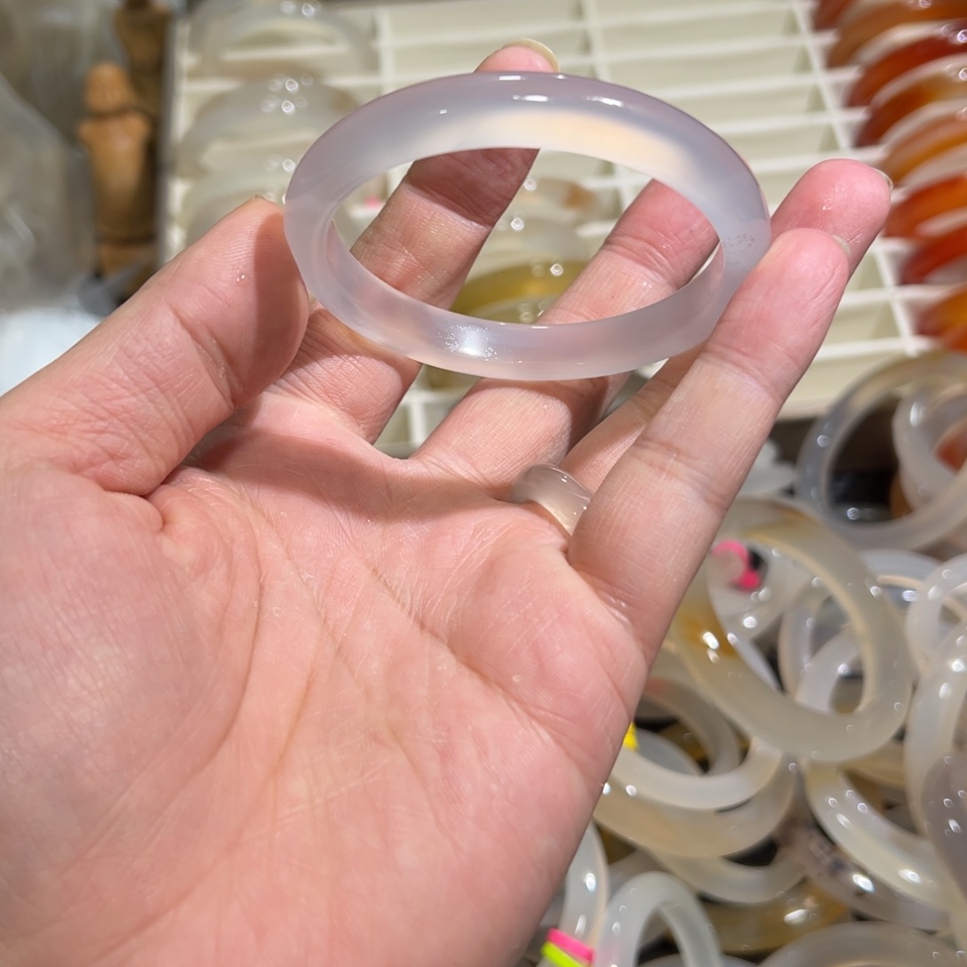 玛瑙/玉髓未镶嵌手镯58圈有包容2.6