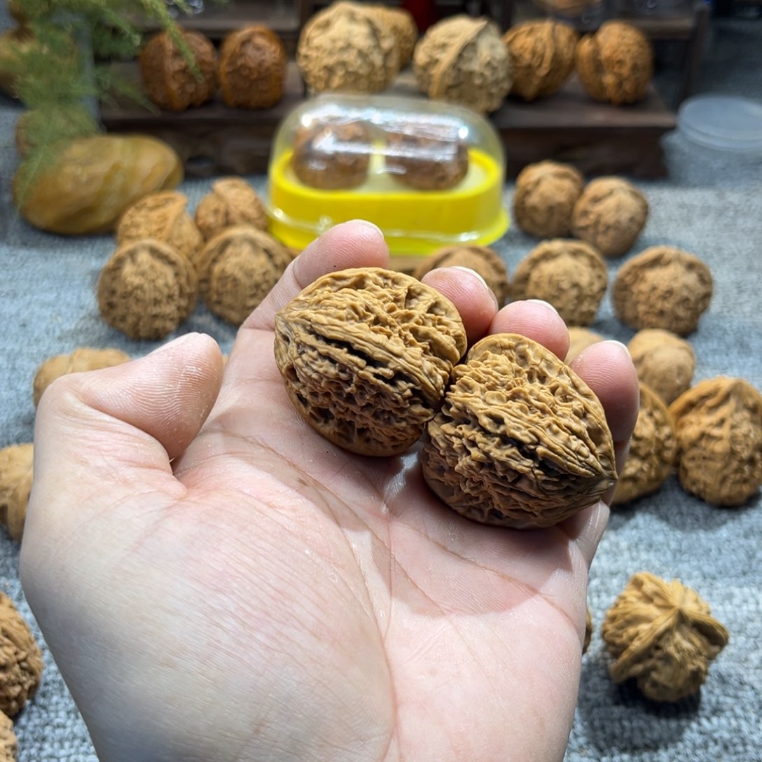 把件文玩核桃南疆拉丝纹微瑕