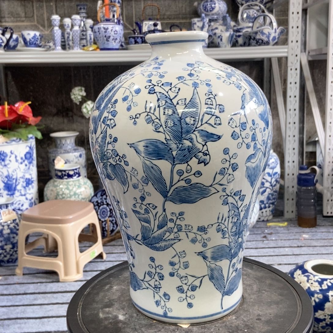 摆件花瓶手绘釉下彩