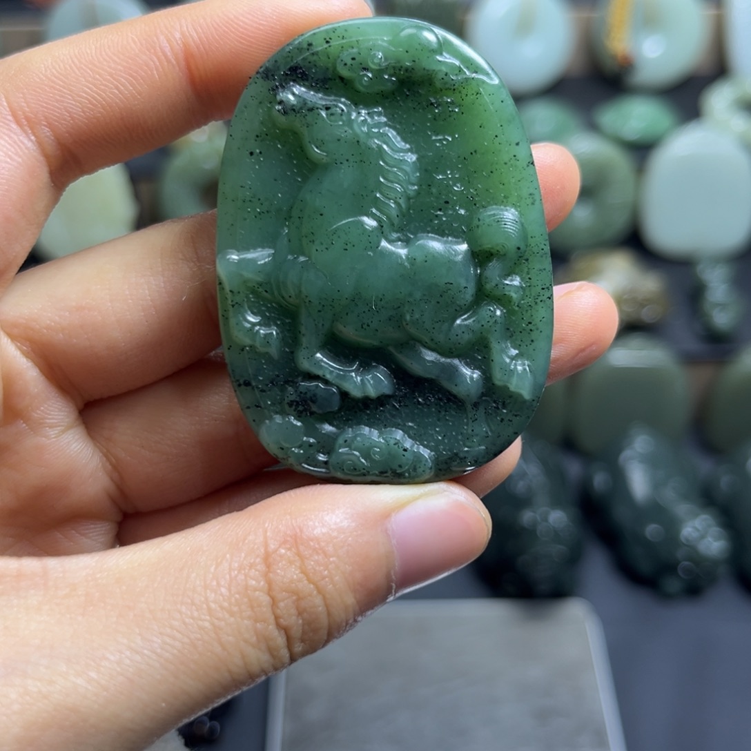 和田玉未镶嵌颈饰