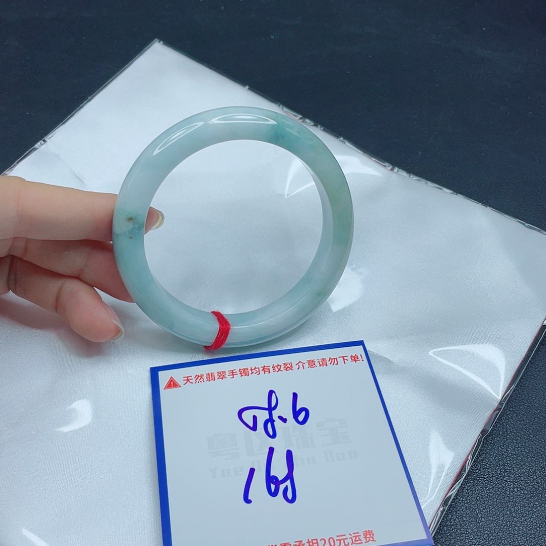 翡翠手镯未镶嵌翡翠