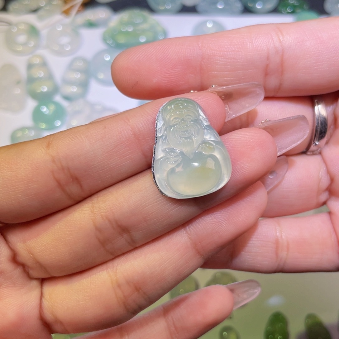 颈饰未镶嵌翡翠裸石