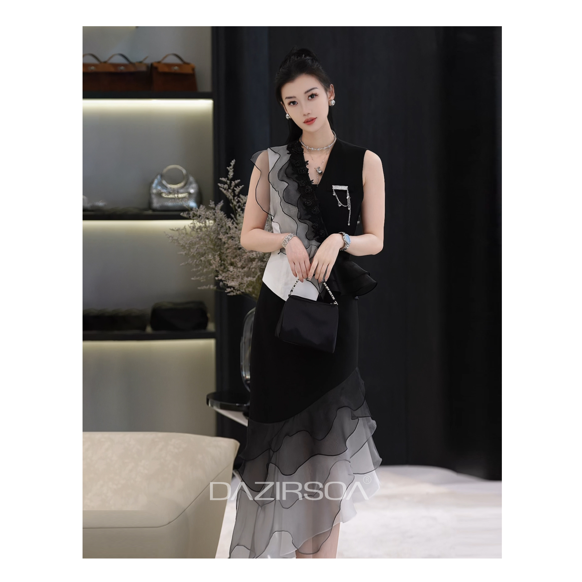 “轻盈盛放”时尚百搭拼接渐变花边个性马甲 Y660