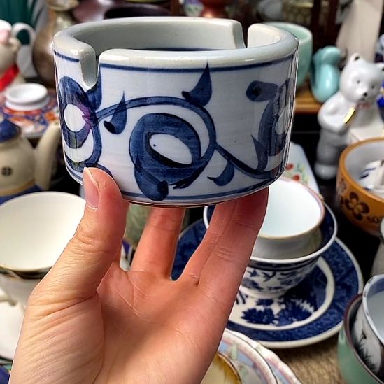 L***.   中古物品默认微瑕，谨慎参拍，满18包邮！