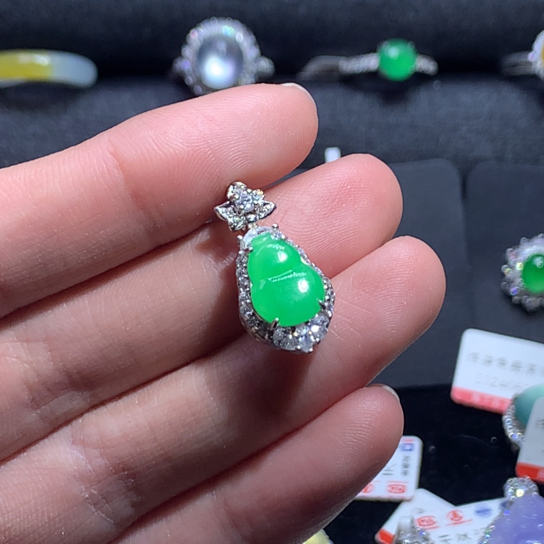 翡翠颈饰银S925镶嵌天然翡翠