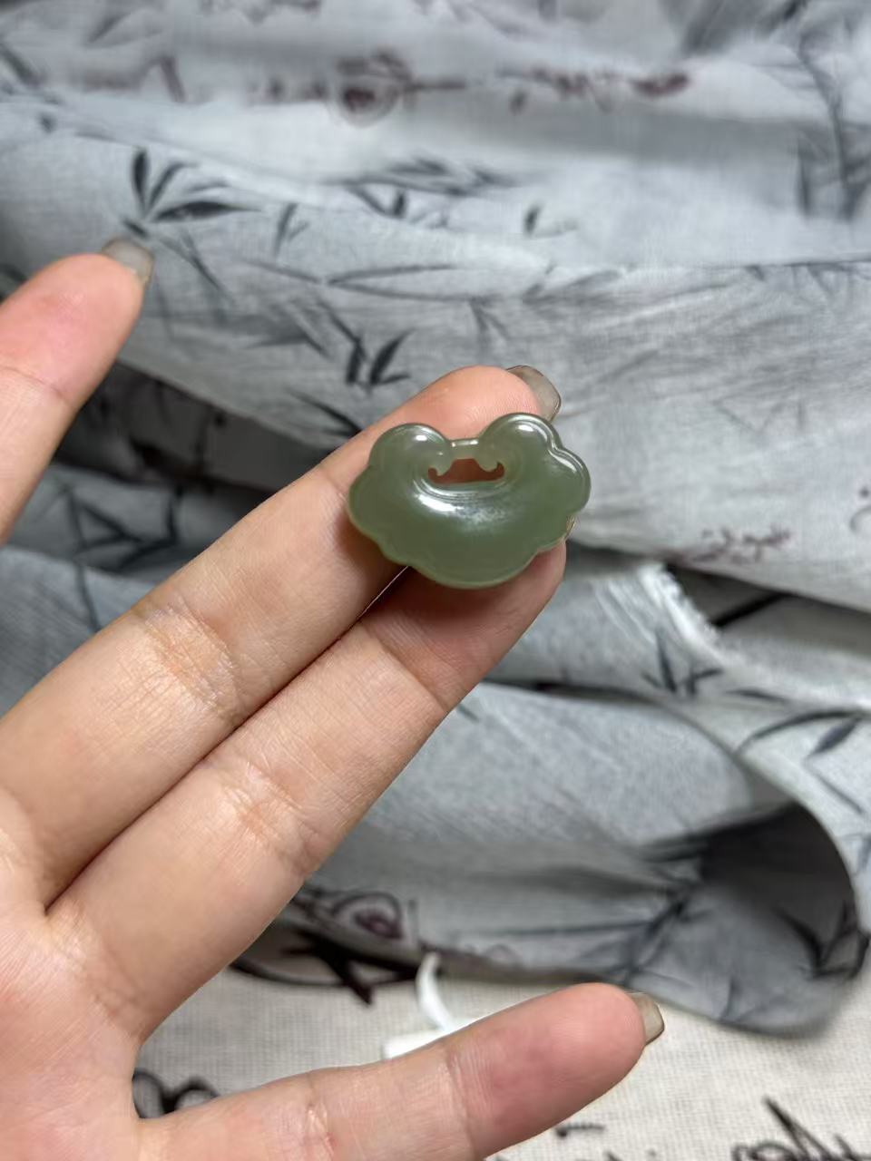 和田玉平安锁吊坠多样性拍一发一卡25左右